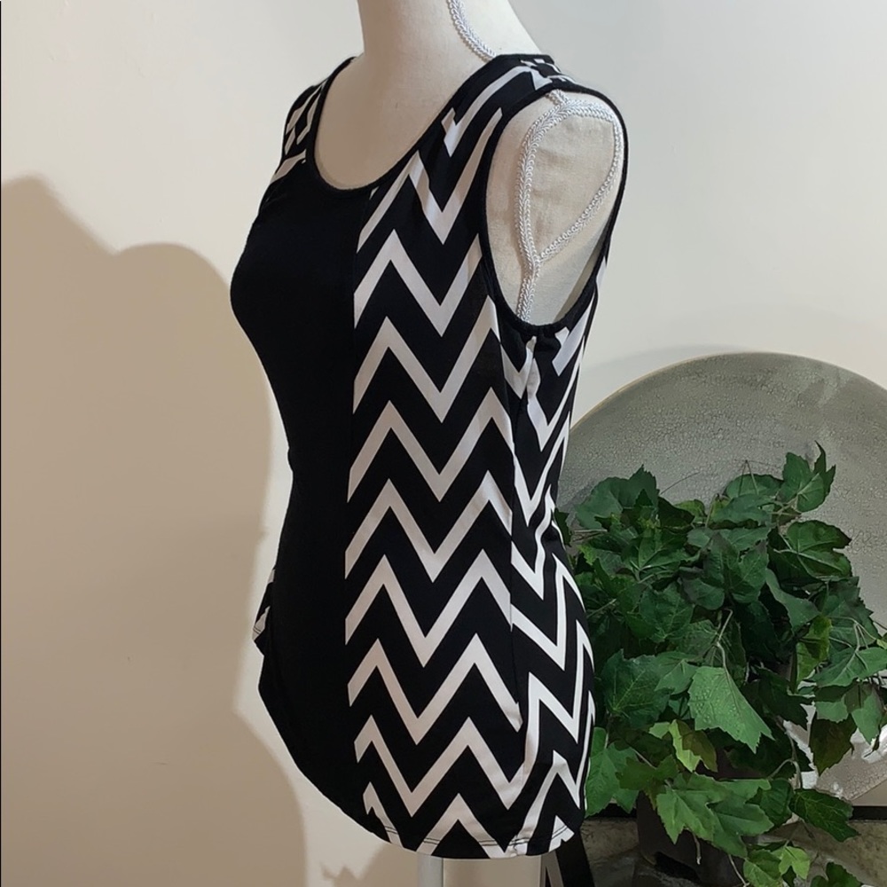 Essentials top - Picture 4 of 8